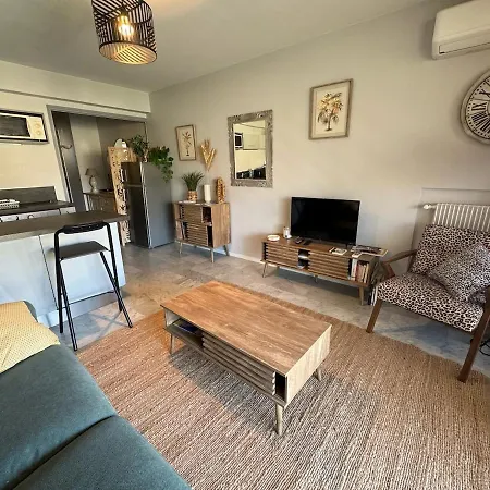 La Napoule 2 Min 4 People Air Conditioning Appartement *