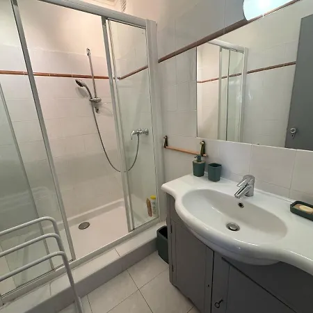 La Napoule 2 Min 4 People Air Conditioning * Mandelieu
