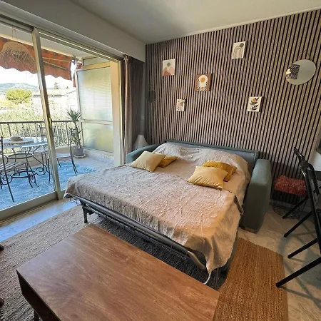 La Napoule 2 Min 4 People Air Conditioning Mandelieu